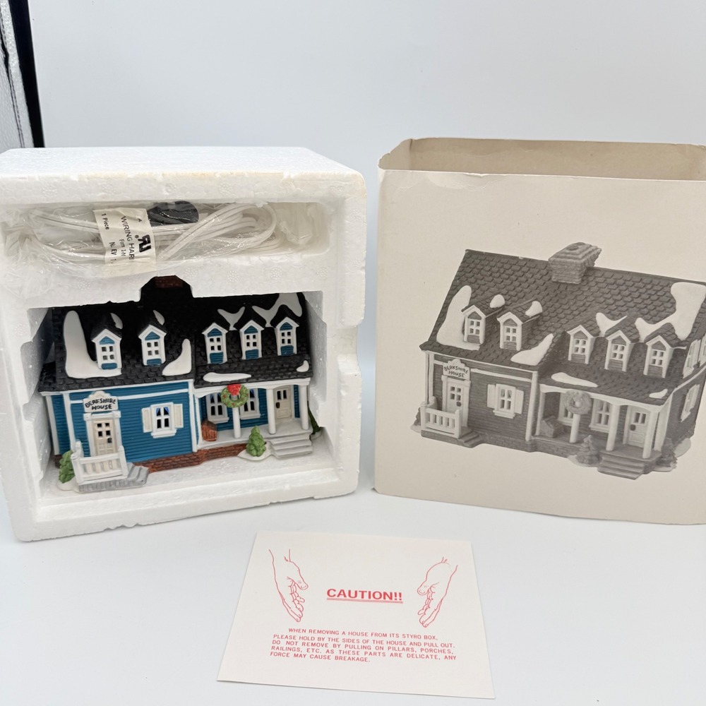 Dept 56 New England Village Berkshire House 5942-0 Heritage Village Collection